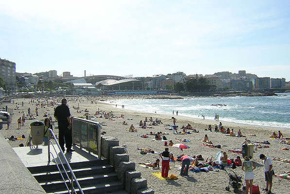 800px-Praia_de_Riazor.A_Coruña_Galicia