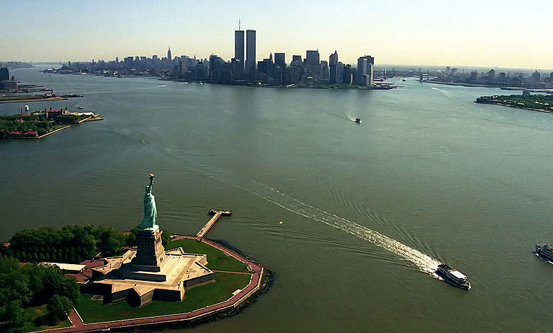 800px-Manhattan_from_helicopter_edit1