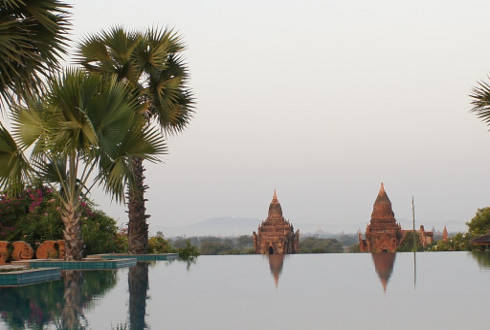 PIscina infinita infinity pool Aureum Palace, Bagan, Birmania