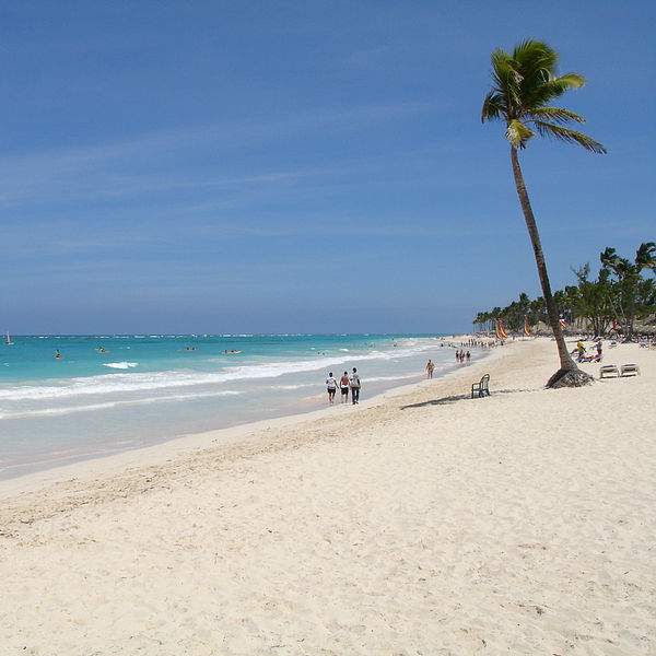 Playa de Bávaro, República Dominicana. Foto: Andreas Volkmer, Wikimedia Commons (CC BY-SA 3.0).