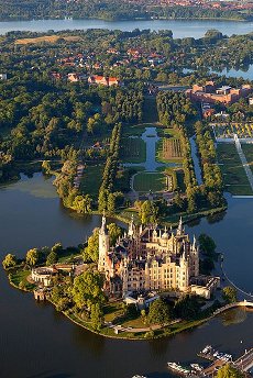 Foto aérea del palacio de Schwerin, Alemania