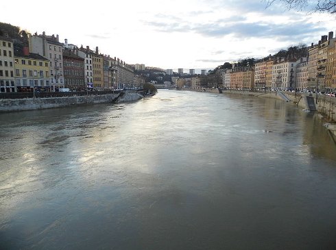 Si viajas a Lyon, descubrirás el río Saona a su paso por la ciudad